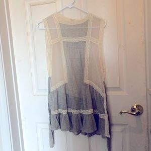 Boutique tunic sheer tie back gray cream lace S Small